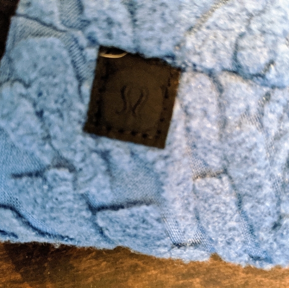 Rare Lulu Textured Turtleneck Sweater 🙌 - Picture 3 of 5